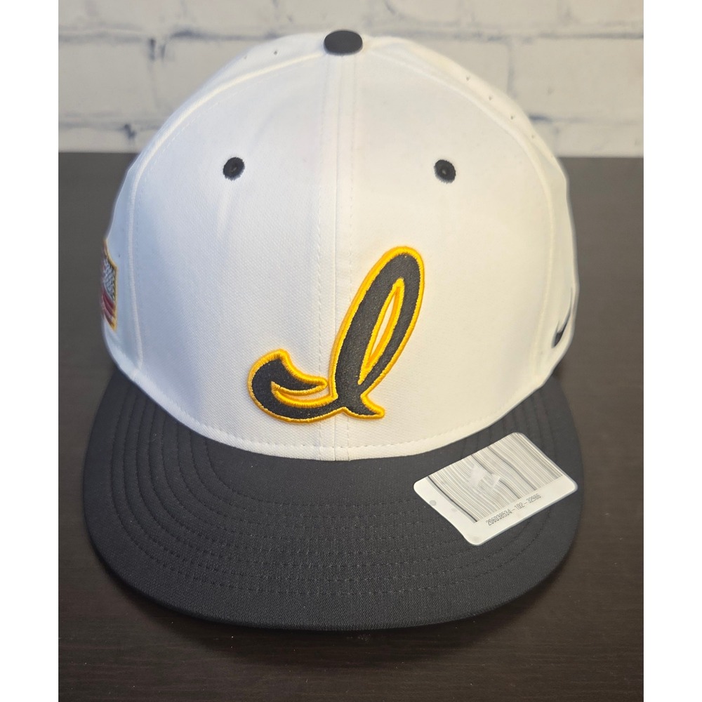 Iowa Hawkeyes Nike True Dri-FIT Fitted Hat White Black 7 3/8 Dugout Cap